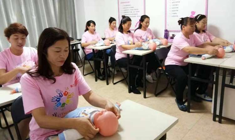 大連愛之翼家政服務(wù) 專業(yè)守護(hù)，讓家更溫馨